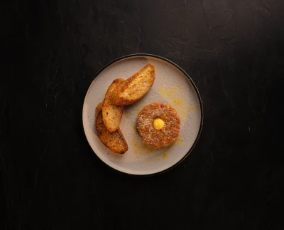 Tartar sygyr etinden we ysly-süýji çörek bilen