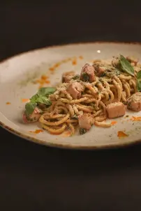 Spagetti towuk etli we pesto sously
