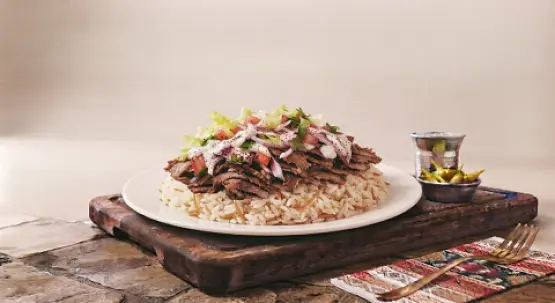 Palow üstünde etli döner