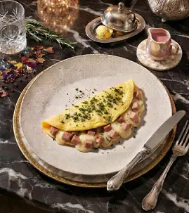 Kolbasа we peýnirli omlet
