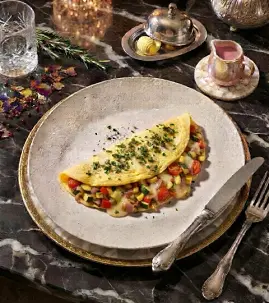 Gök önümli we peýnirli omlet