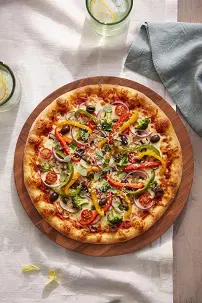 Gök önümli pizza