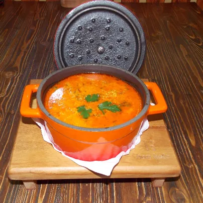 Nohut we jambon bilen pomidor krem şorbasy