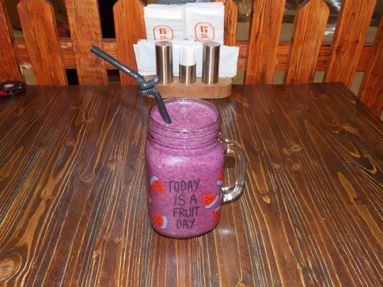 Garpyz, ananas we garaguş smuzisi