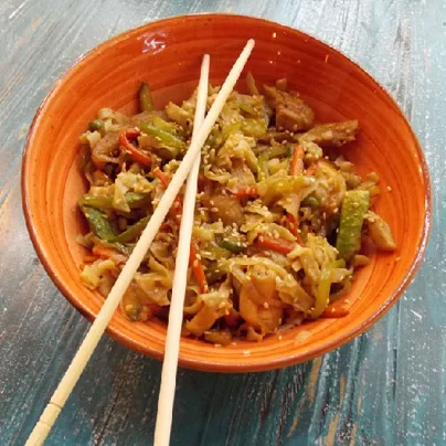 Funchoza wok towuk bilen