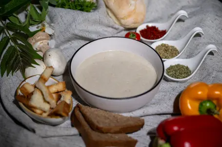 Şampinýon kömelekli kreem-çorbasy