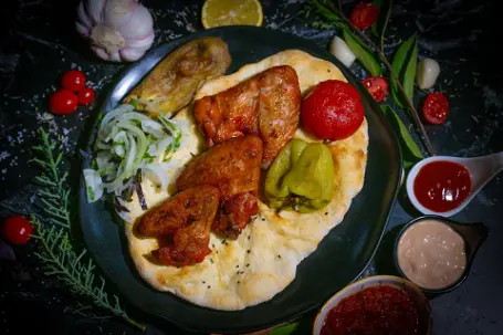 Mangalda bişirilen towuk ganatlary
