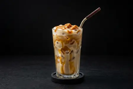 Karamelli aýs latte