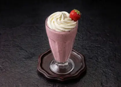 Klubnikaly milkşeýk
